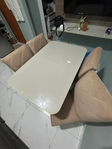Mesa e sofá 