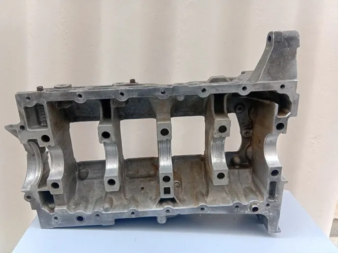 Peca do.motor pegeout 1.4 sobre karter onde vais mancais