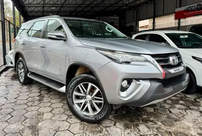 Toyota Hilux SW4 SRX 4X4 2.8 TDI 16V Dies. Aut. 2016