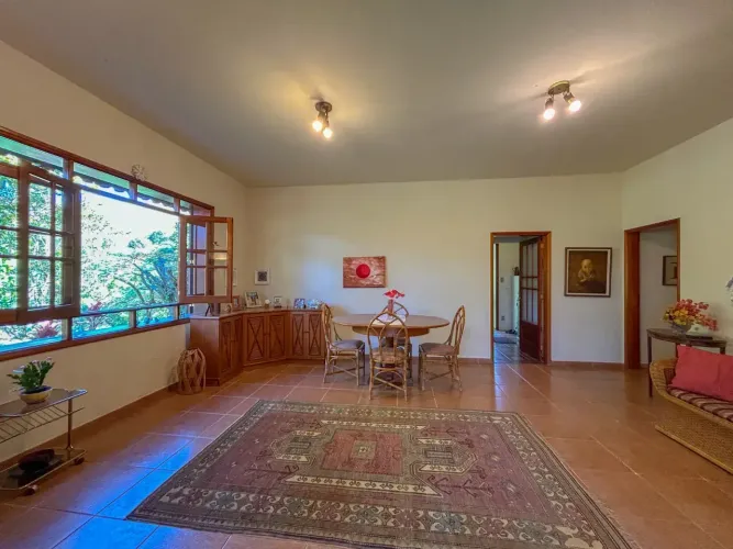 Sítio à venda, com 145.000 m² de área total, com 4 quartos, sendo 1 suíte com closet em Ip