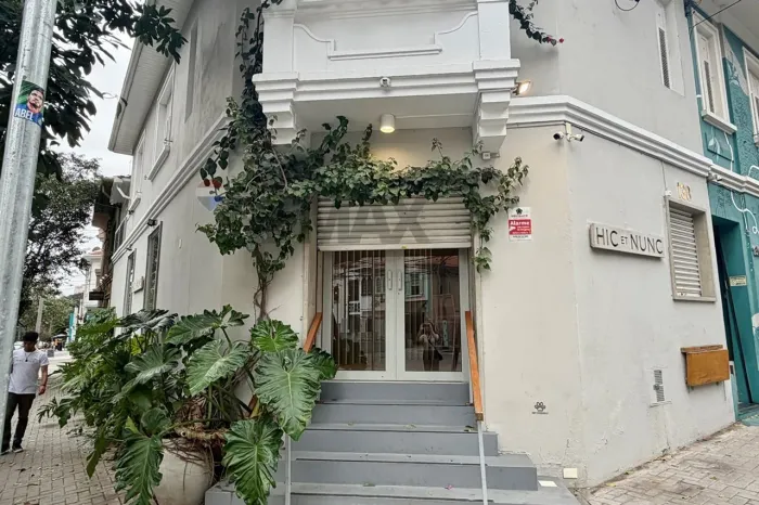 "Alugue Casa Comercial em Perdizes: 174m², 2 Andares"