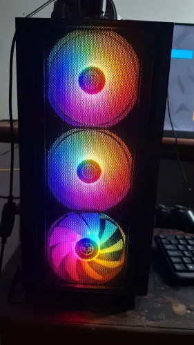 PC Gamer AMD Ryzen 5 3400G | RX 580 8GB | 16GB RAM | SSD 240GB | Gabinete RGB Glass