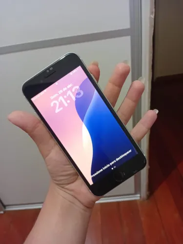 iPhone SE 2nd geração 64Gb