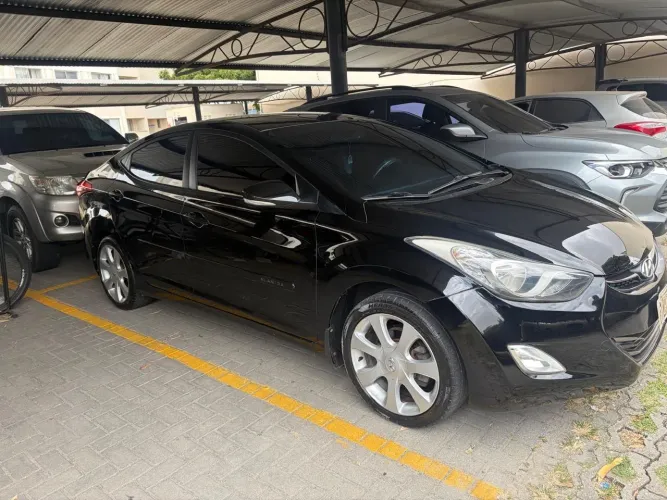 Hyundai Elantra GLS 1.8 16V Aut. 2013