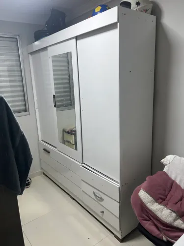 Guarda roupa branco