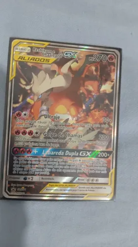 Carta pokémon reshiram e charizard super rara