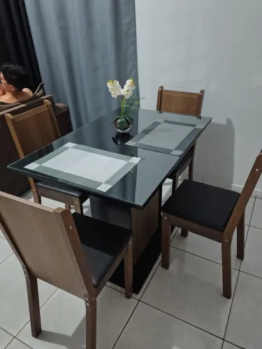 Mesa com cadeiras