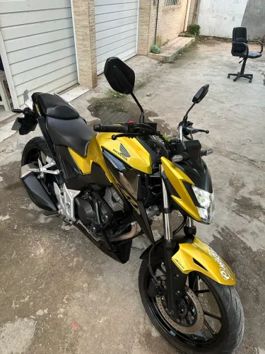 Honda cb300f 2023 dourada