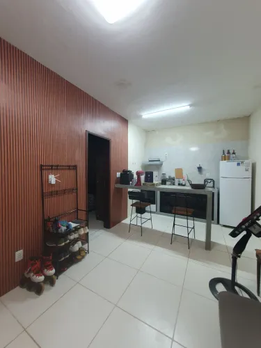 Excelente Quarto e Sala em Vilas do Atlântico 
