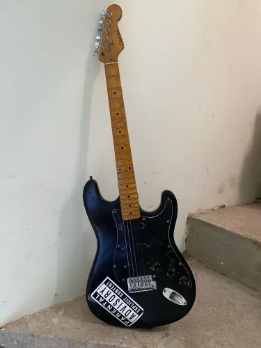 Vendo ou troco um violão e uma guitarra por um contrabaixo