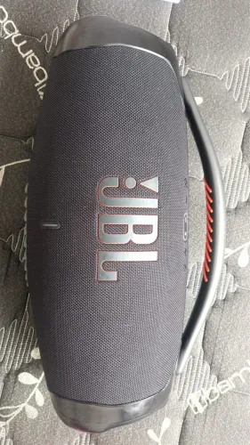 VENDO BOMBOX 3 c/ Carregador original