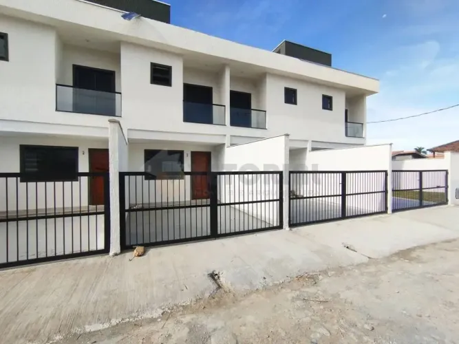 Sobrado à venda com 70m² com 2 quartos no Massaguaçu em Caraguatatuba - SP