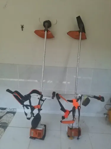 Roçadeira FS220
