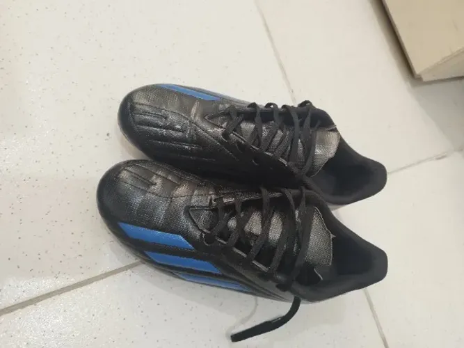 Chuteira Adidas deportivo 41