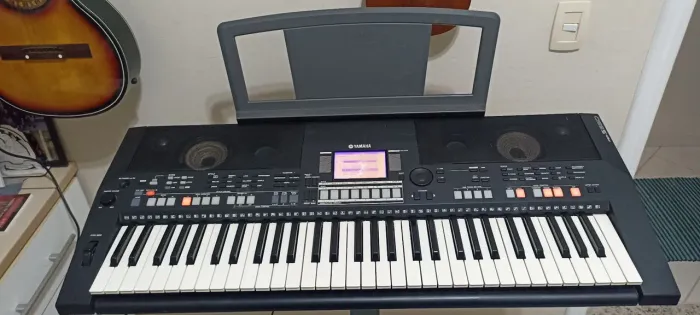 Teclado Yamaha PSR-S550 + suporte stay slim