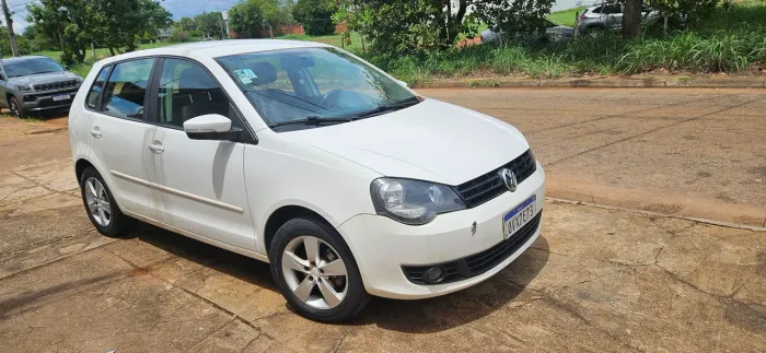 Volkswagen Polo 1.6 Mi/s.ouro 1.6 MI Tot.flex 8V 5P 2014