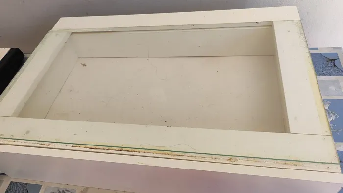 Gaveta de parede com vidro