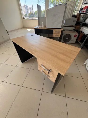 MESA ESCRITÓRIO COM GAVETAS MDF