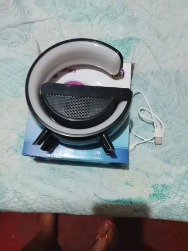 Vendo uma caixa de som perfeita toda completa ela carrega até celular não faço entrega