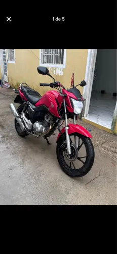 Moto impecável com detalhe no tanque acompanha escapamento original