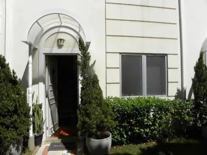 Sobrado à venda em condomínio Villas de São Francisco.