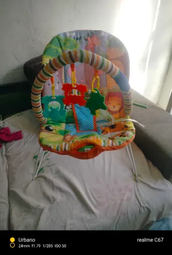 Cadeirinha descanso vibratória de bebê