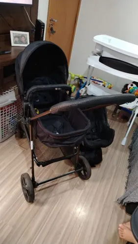 Carrinho Bebê com Moisés e bebê conforto