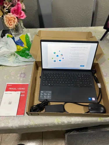 Notebook Dell, 8 gb de ram e 512 de memória
