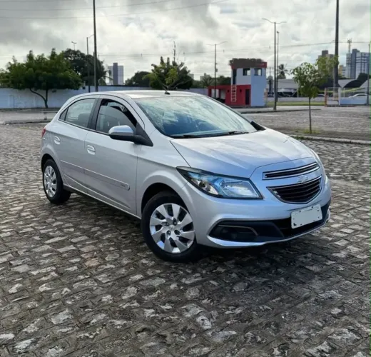 Chevrolet Onix Hatch LT 1.4 8V Flex Power Mec. 4P 2014