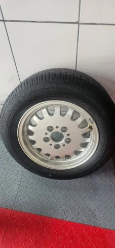 Roda com pneu da bmw original nunca usado 