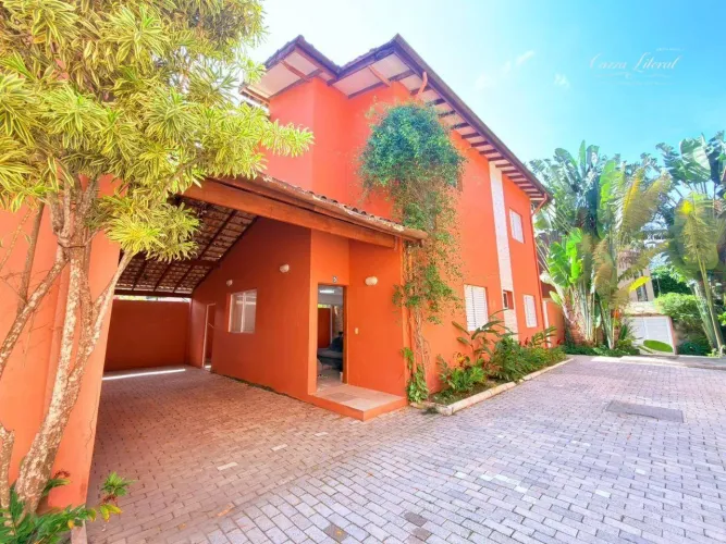 Casa em condomínio em Camburi | 4 dormitórios | Quintal e churrasqueira