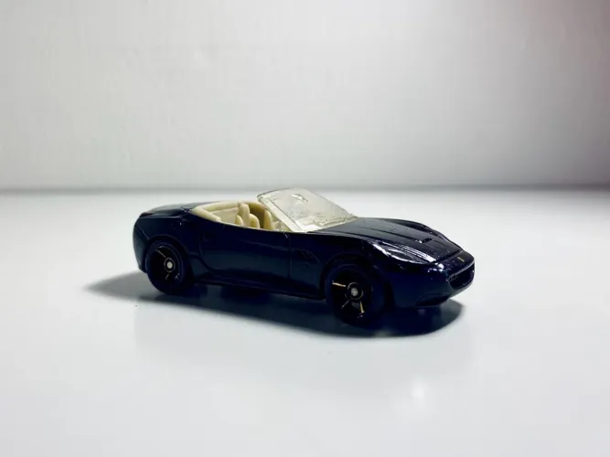 Hot Wheels Ferrari California - LOOSE | 1:64
