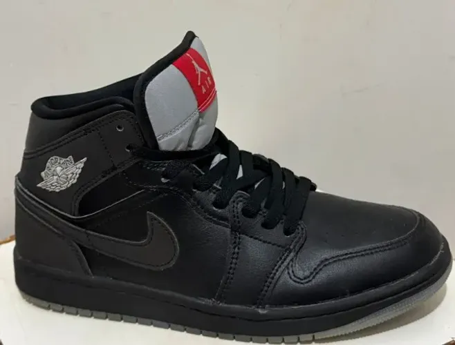 ORIGINAL Nike Air Jordan 1 Mid se Black/White
