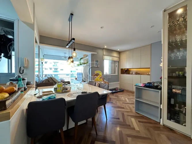 Apartamento mobiliado à venda na Barra Funda com 1 suíte, 1 vaga