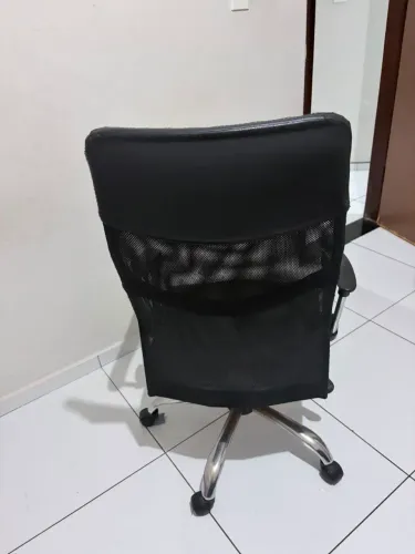Cadeira de Escritório Ergonômica com Encosto em Tela
