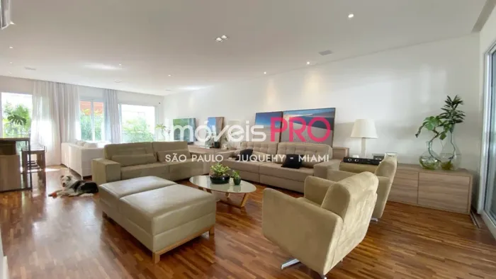 Linda casa de condomínio de 399m²