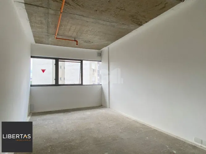 Sala comercial nova, em andar alto na Assis Brasil