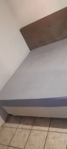 Vendo cama de casal com colchão e cabeceira