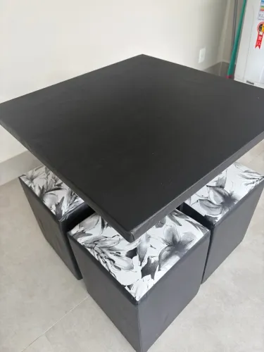 Mesa preta 70X70 com 4 bancos
