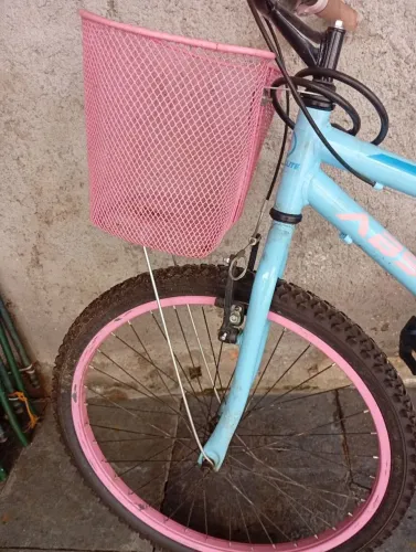 Vendo bicicleta aro 24 pouquíssimo usada, retirar em nova Iguaçu.
