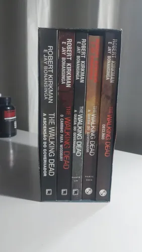 Box The Walking Dead - Robert Kirkman e Jay Bonansinga | 4 livros