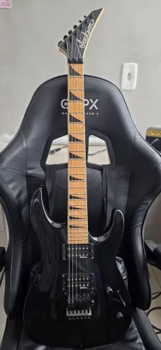 Guitarra Jackson Dinky JS-32