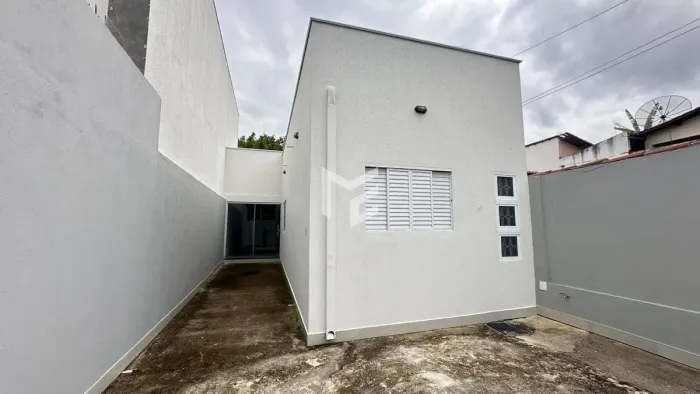 Casa para locação no bairro Santa Inês - Betim, MG