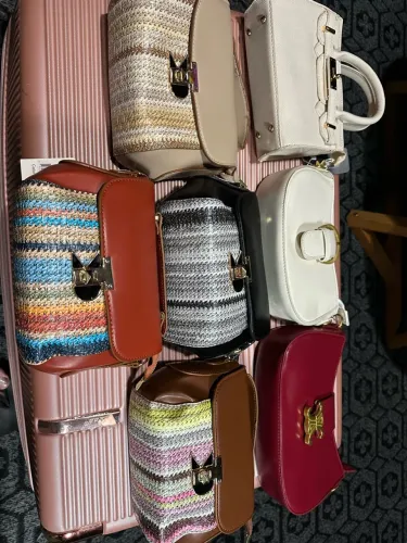 Vende-se lote de bolsas feminina