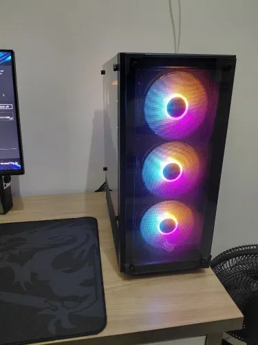 Gabinete com 4 ventoinhas e HUB PMW