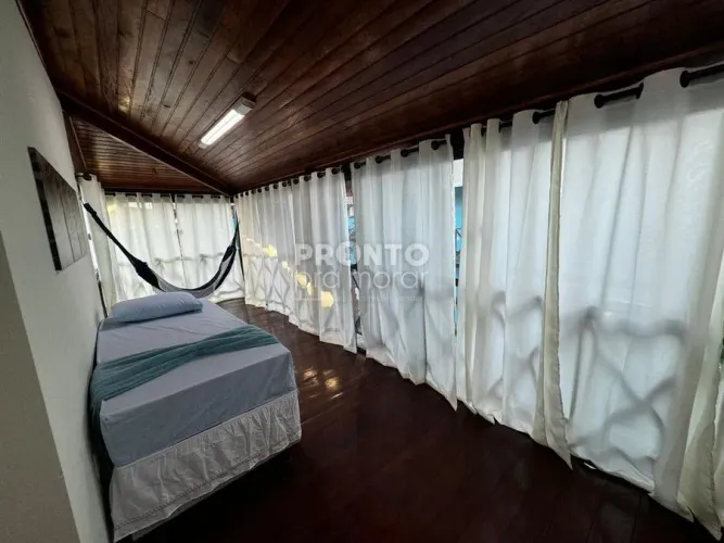 Casa de Condomínio com 4 quartos em Carneiros