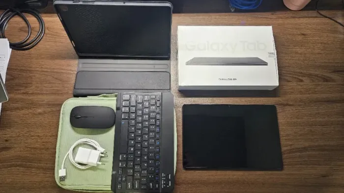 Tablet A9+ com acessorios.