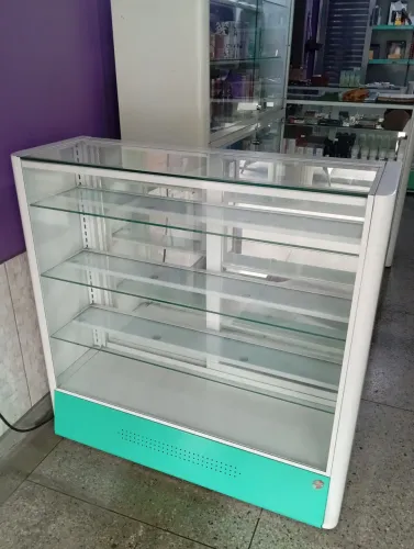 Balcão em aço esmaltado com vidro 