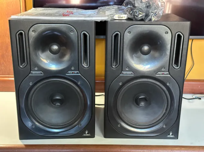 Monitores De Referência Para Estúdio 110v B2031a Behringer