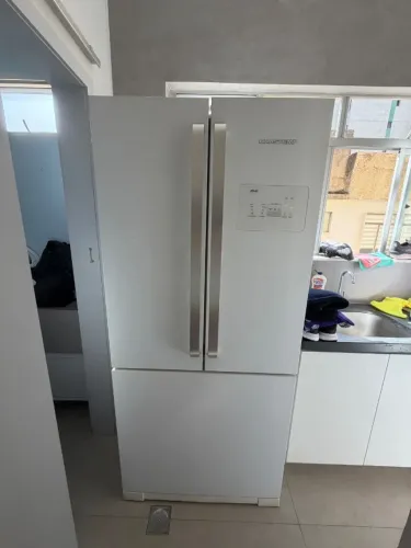 Brastemp Ative! BRO80AB ? French Door Inverse, 540,6L, branca, com Ice Maker automático.